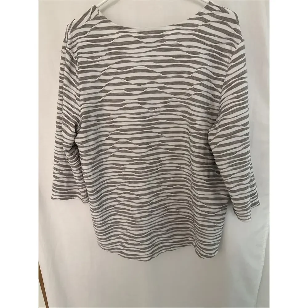 Chicos Top Womens Size 3 Striped Wave Textured 3/4 Sleeve Round Neck Gray/Taupe